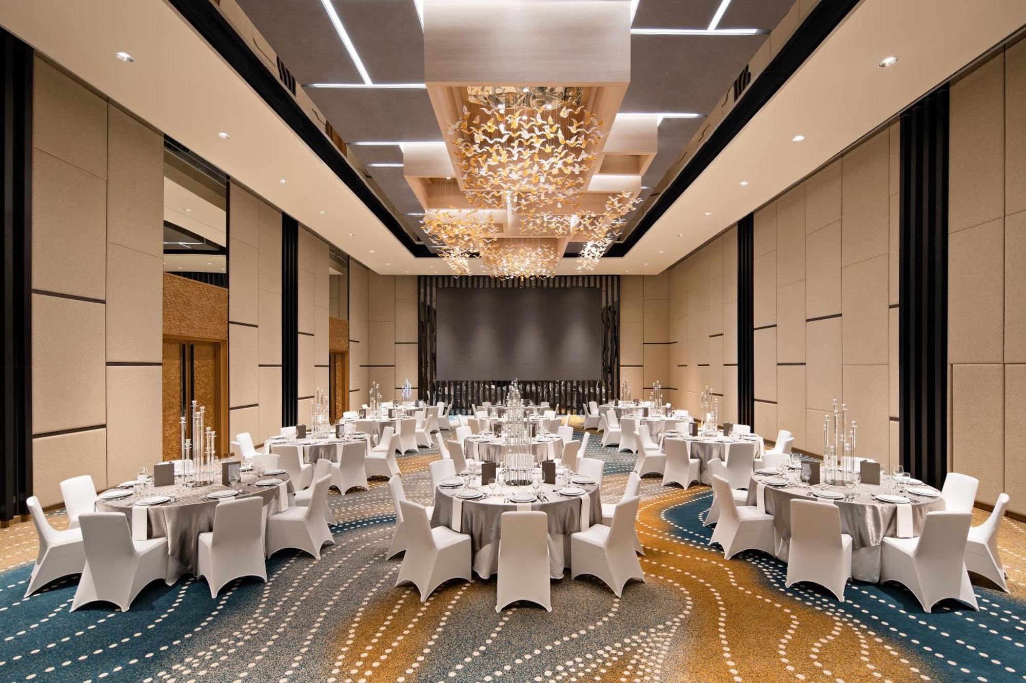 Moevenpick Hotel Jakarta City Centre Экстерьер фото