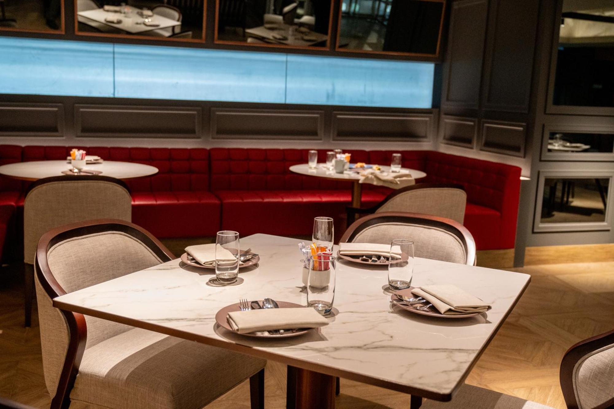 Moevenpick Hotel Jakarta City Centre Экстерьер фото
