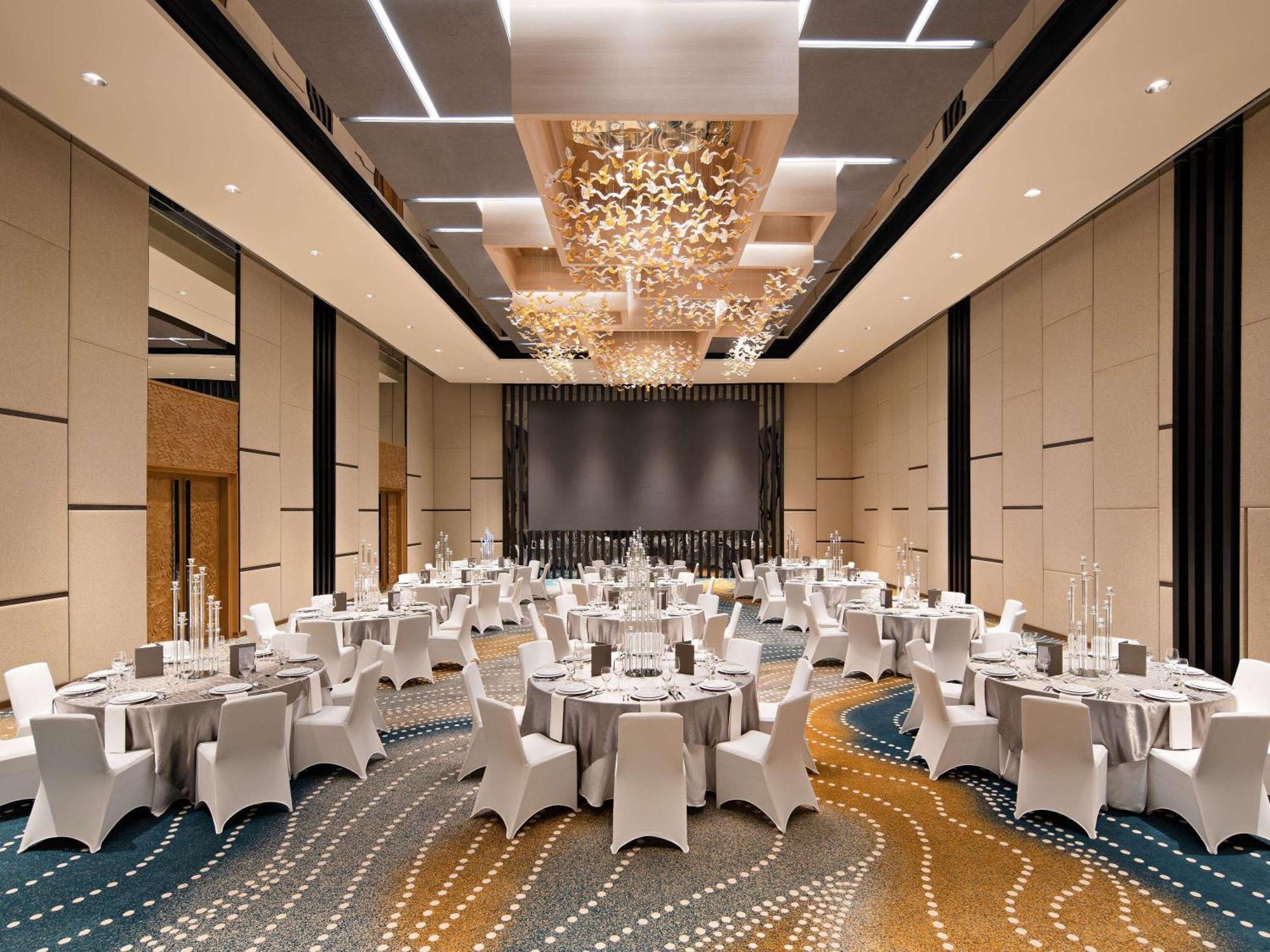 Moevenpick Hotel Jakarta City Centre Экстерьер фото