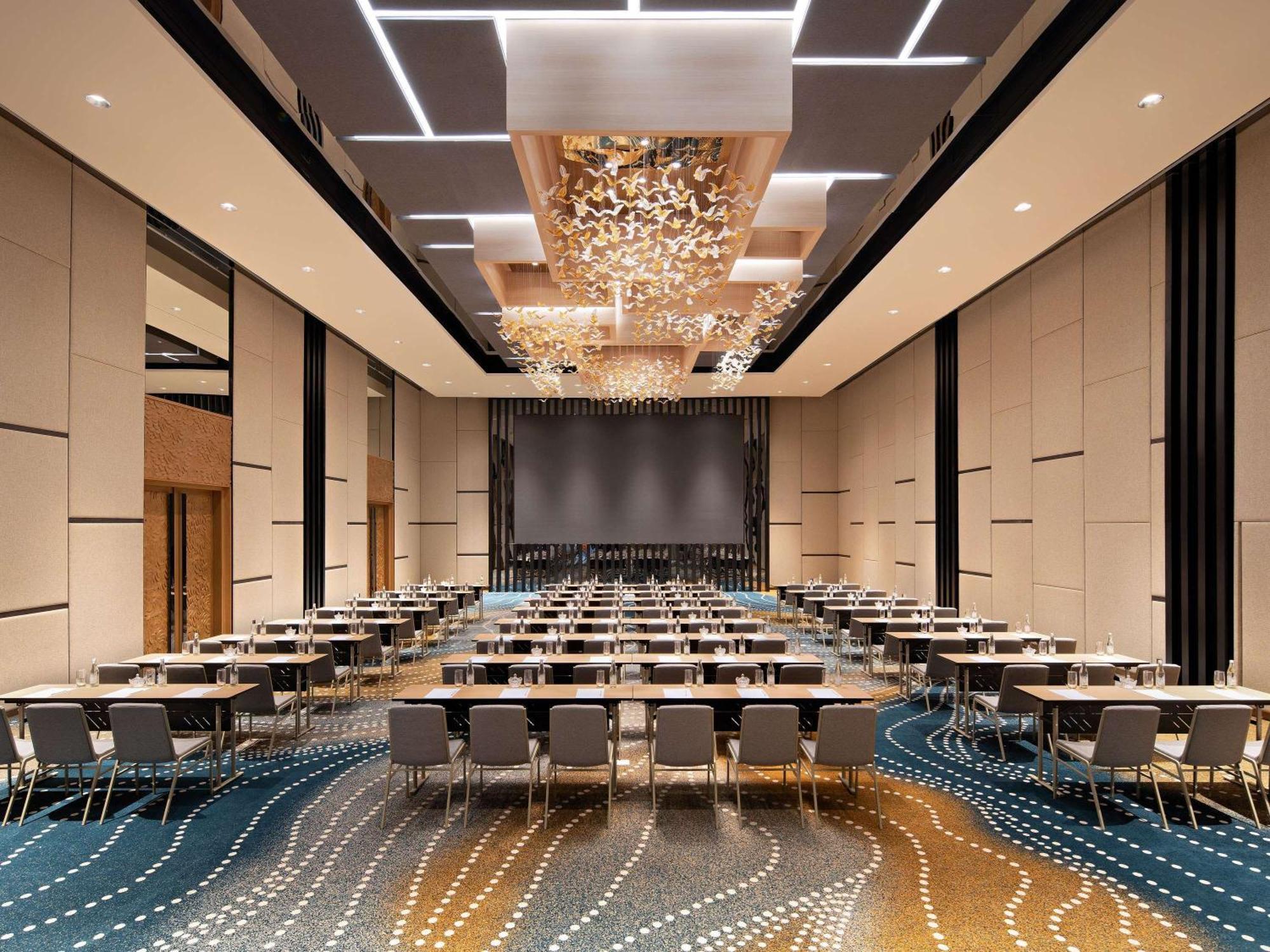 Moevenpick Hotel Jakarta City Centre Экстерьер фото